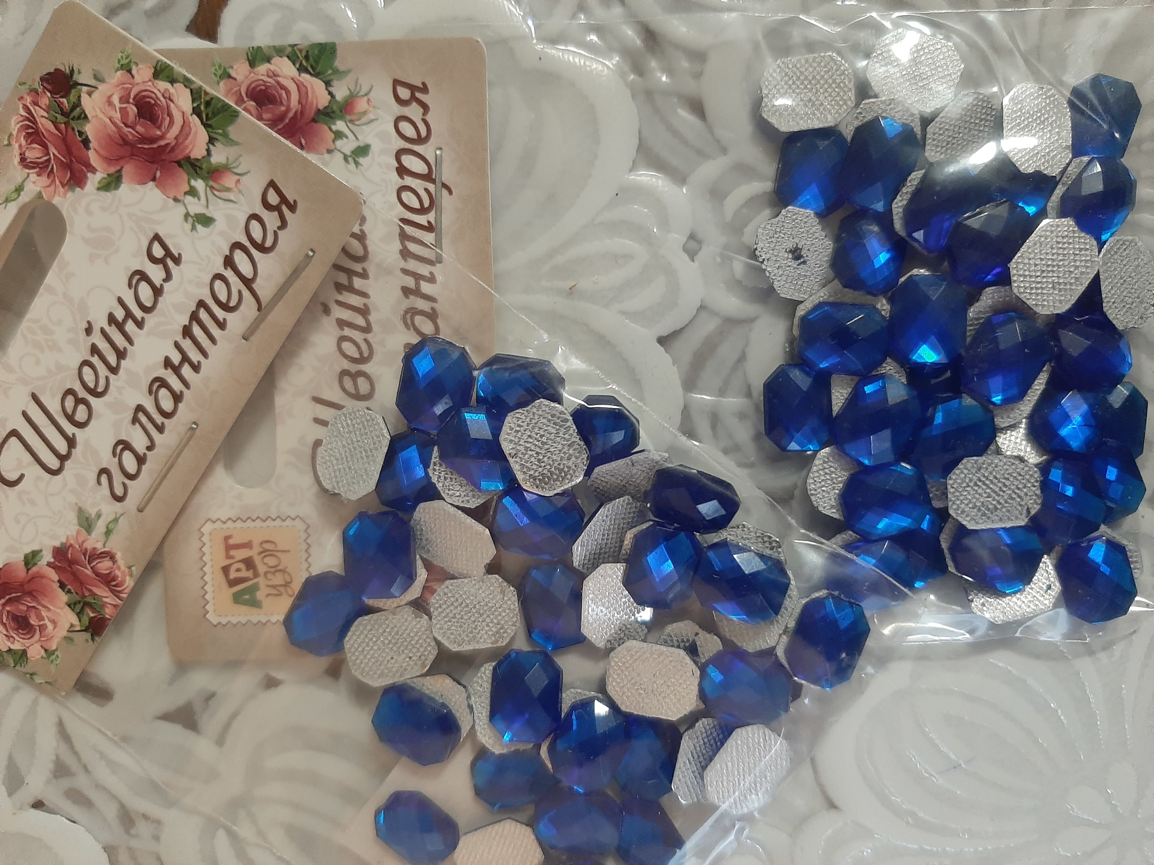 Фотография покупателя товара Стразы термоклеевые «Прямоугольник», 6 × 8 мм, 50 шт, цвет синий - Фото 3