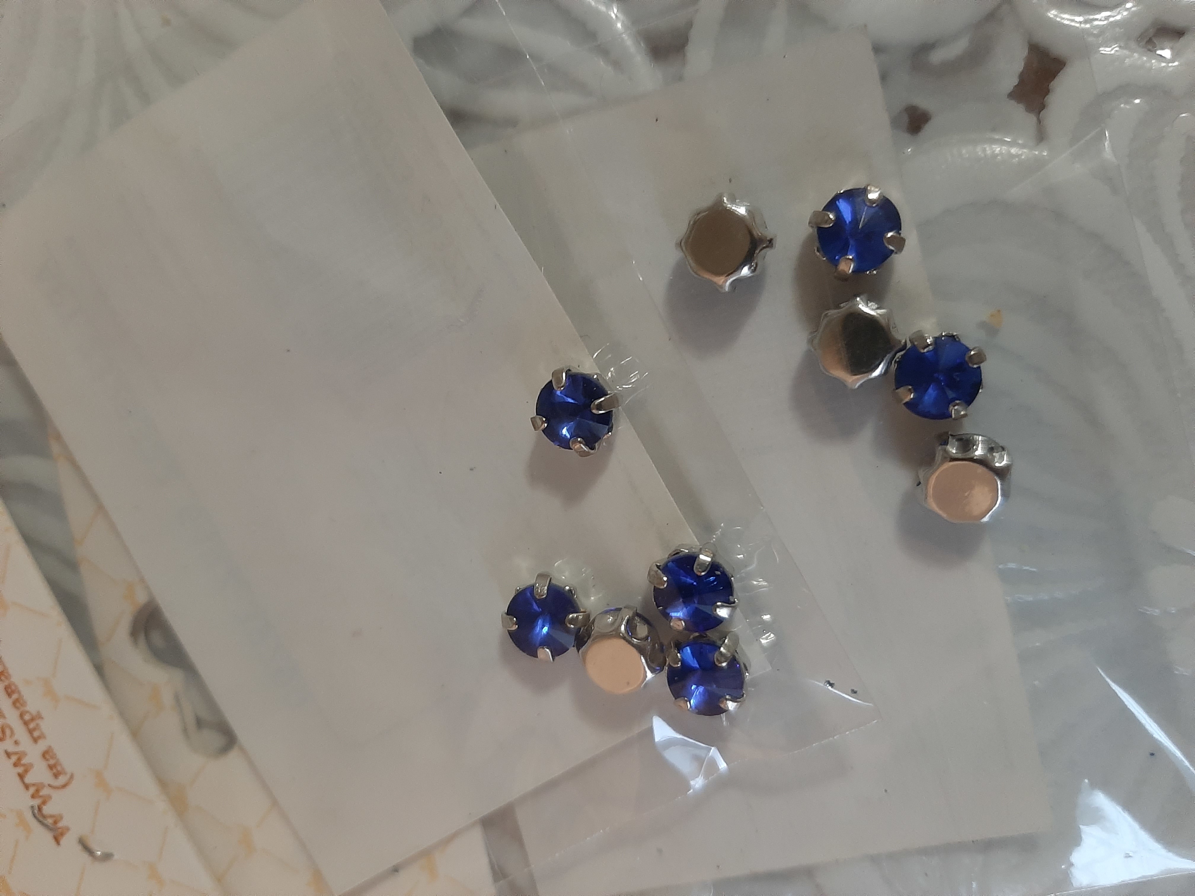 Фотография покупателя товара Стразы в цапах (набор 5 шт), 6*6мм, цвет ярко-голубой в серебре - Фото 2