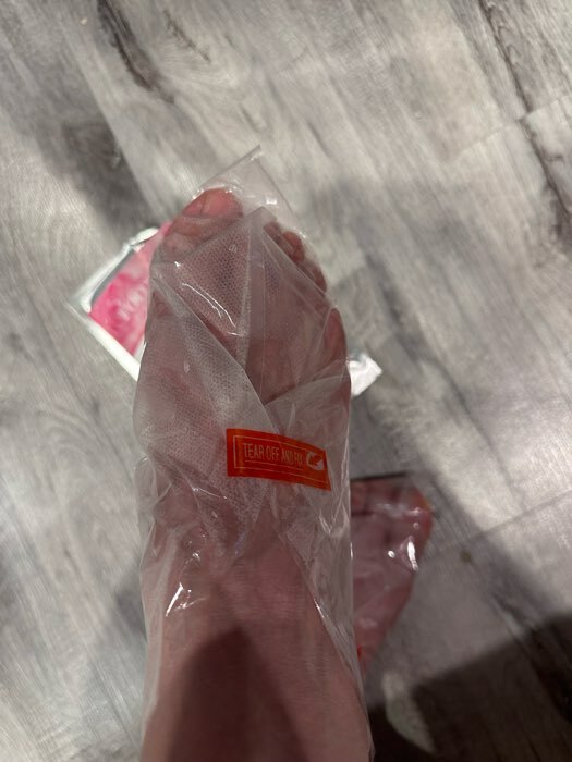 Фотография покупателя товара Отшелушивающая маска-носки для ног на основе экстракта розовой розы, универсальная, 1 пара