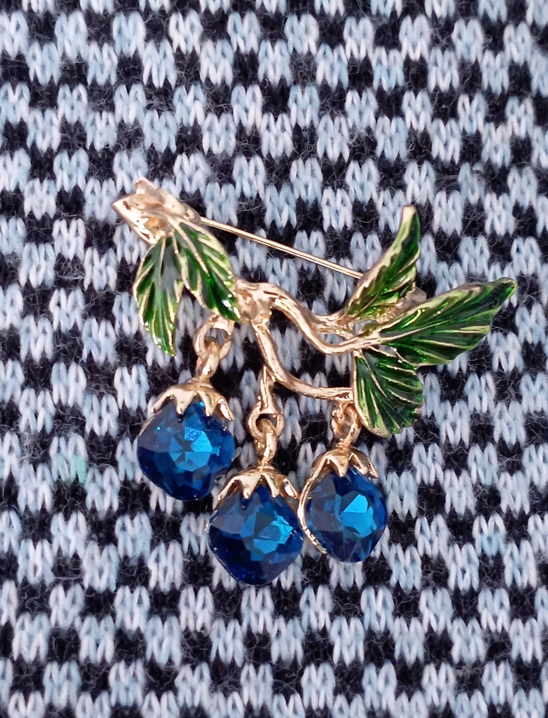 Фотография покупателя товара Брошь «Ягоды», цвет сине-зелёный в золоте - Фото 1