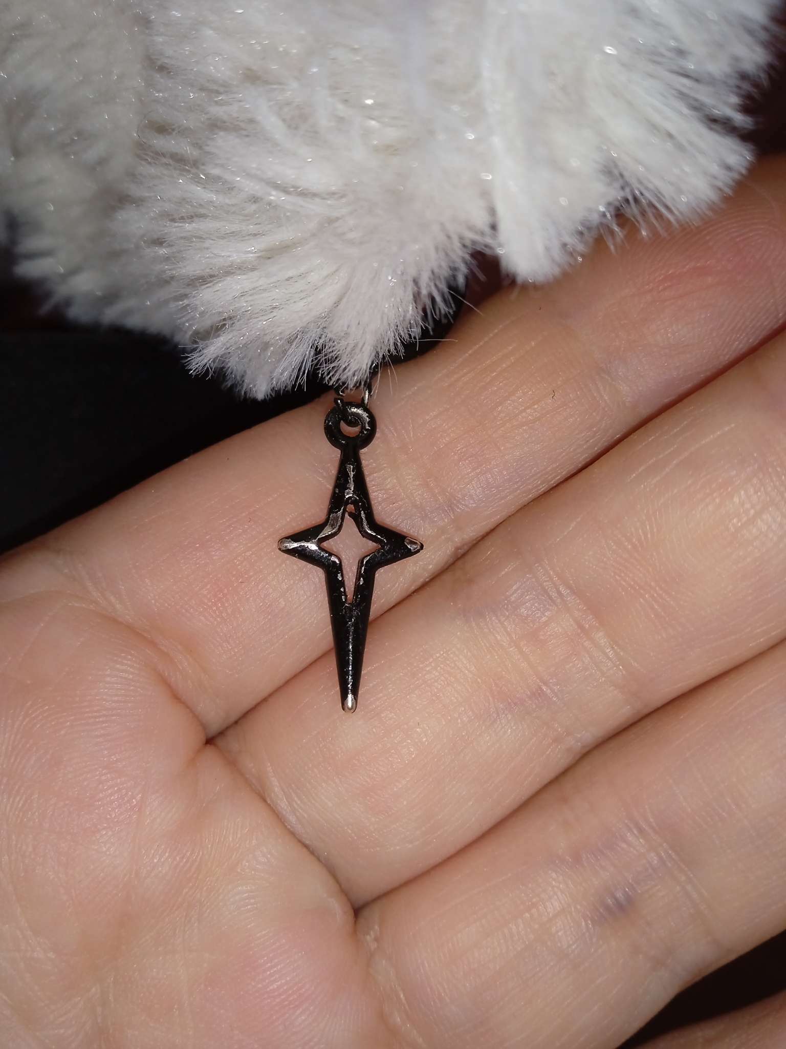 Фотография покупателя товара Пирсинг в ухо «Кольцо» звезда полярная с цепью, d=15 мм, цвет чёрный