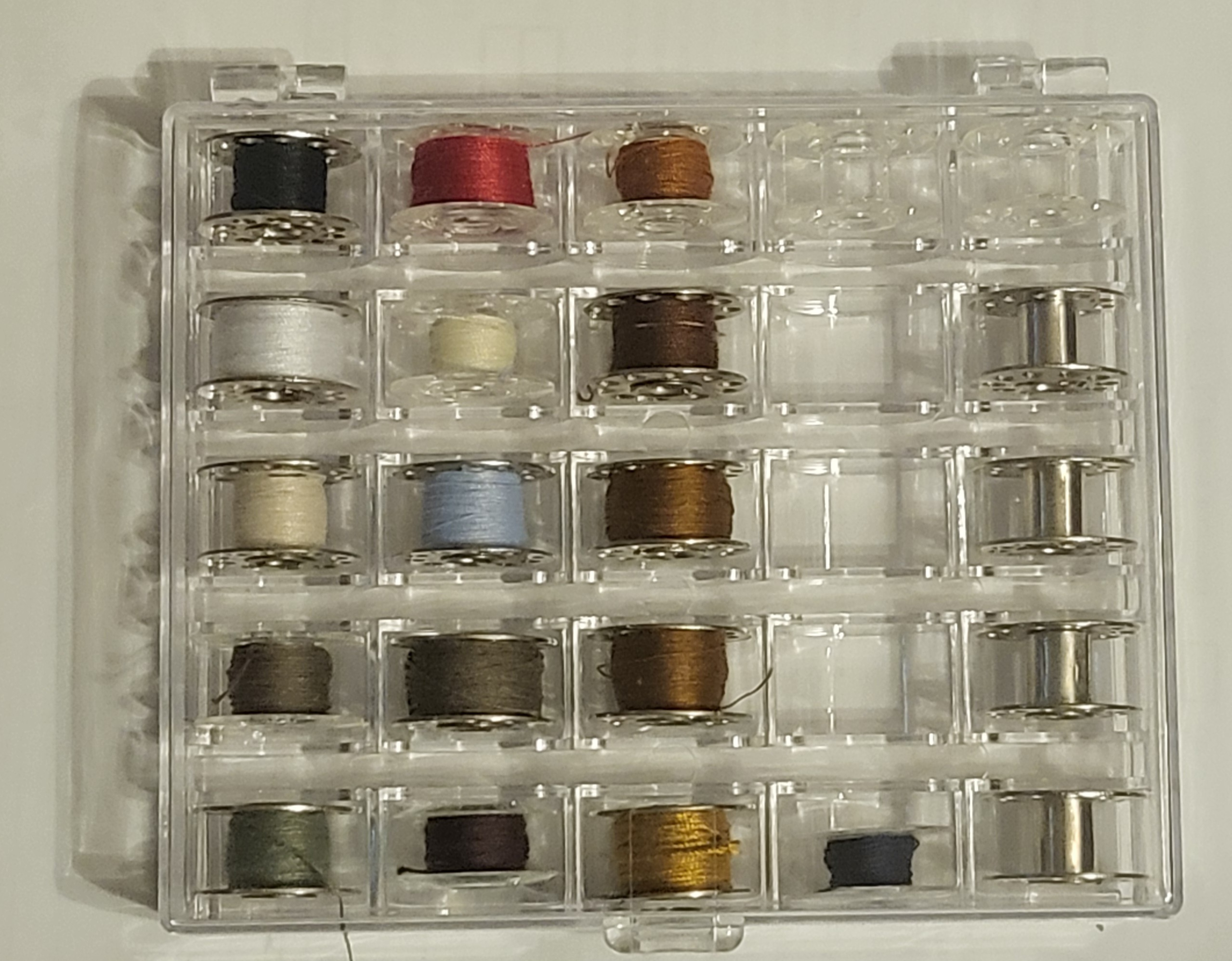 Фотография покупателя товара Органайзер для ниток, на 25 шпулек, 12,3 × 10 × 2,5 см, цвет прозрачный