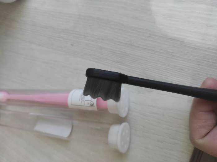 Фотография покупателя товара Сверхмягкая зубная щётка, 10000 щетинок, ребристая, чёрная - Фото 2