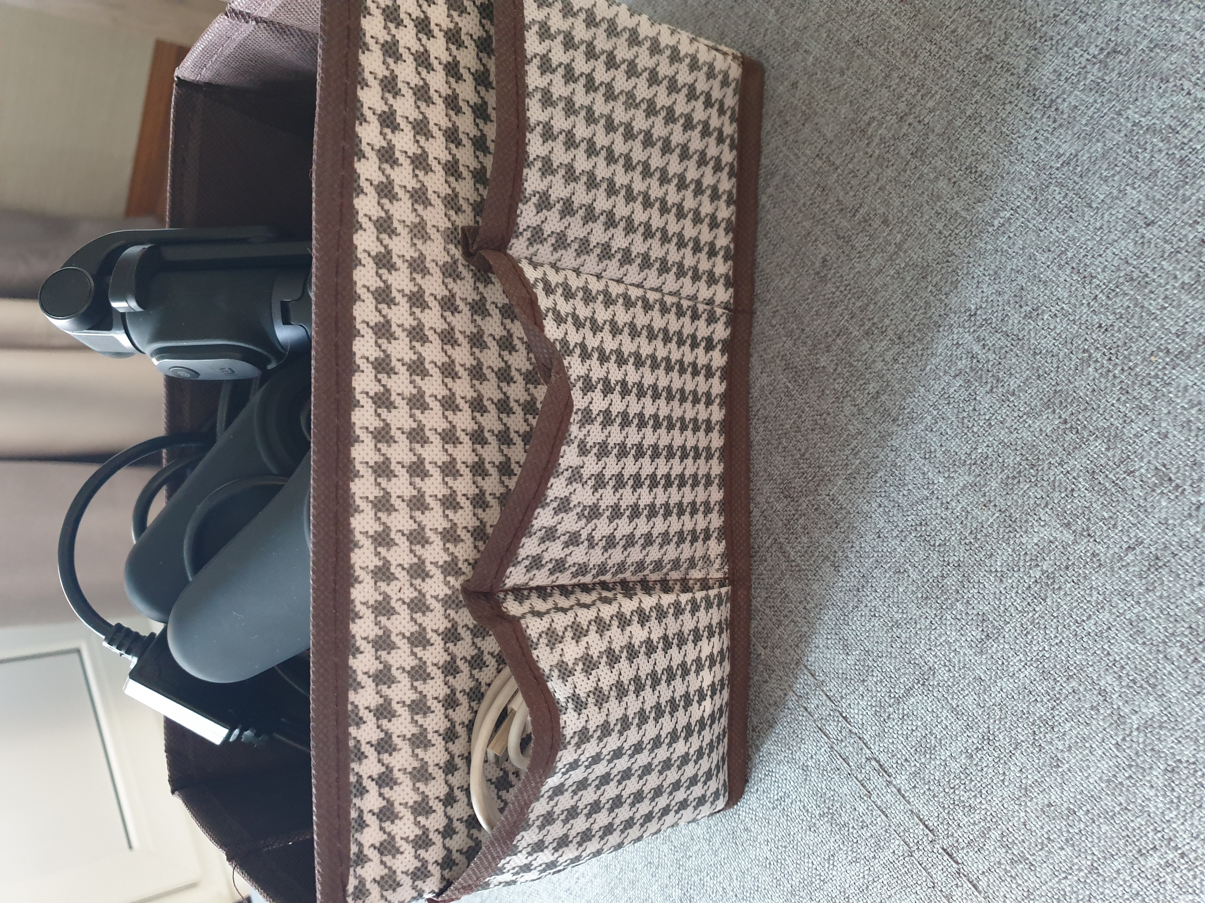 Фотография покупателя товара Бокс для мелочей Доляна «Волна», 3 кармана, 25×15×12 см, цвет бело-коричневый
