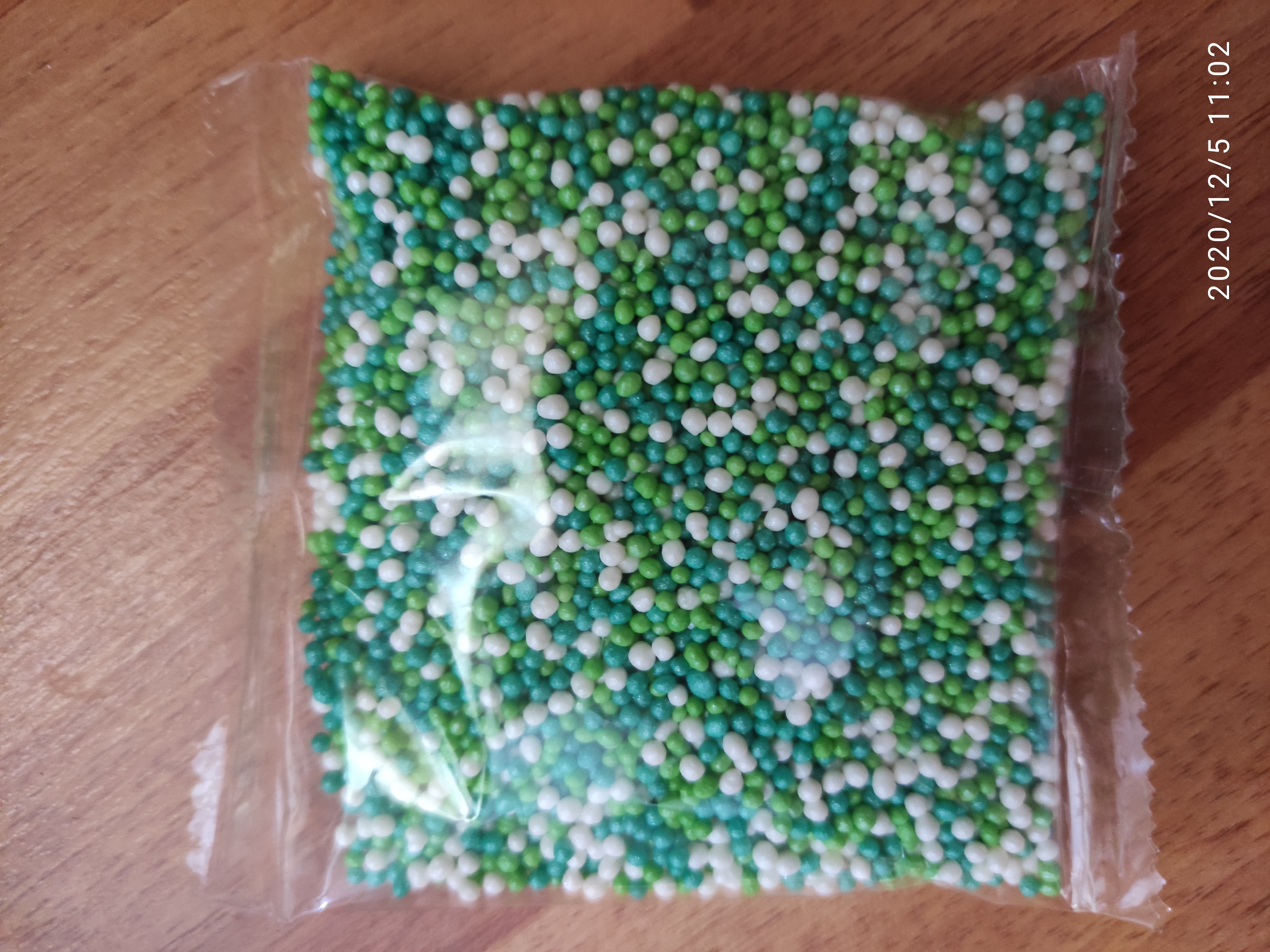 Фотография покупателя товара Посыпка кондитерская с мягким центром "Бисер" цветной "зеленый, изумруд, серебро" 50 г
