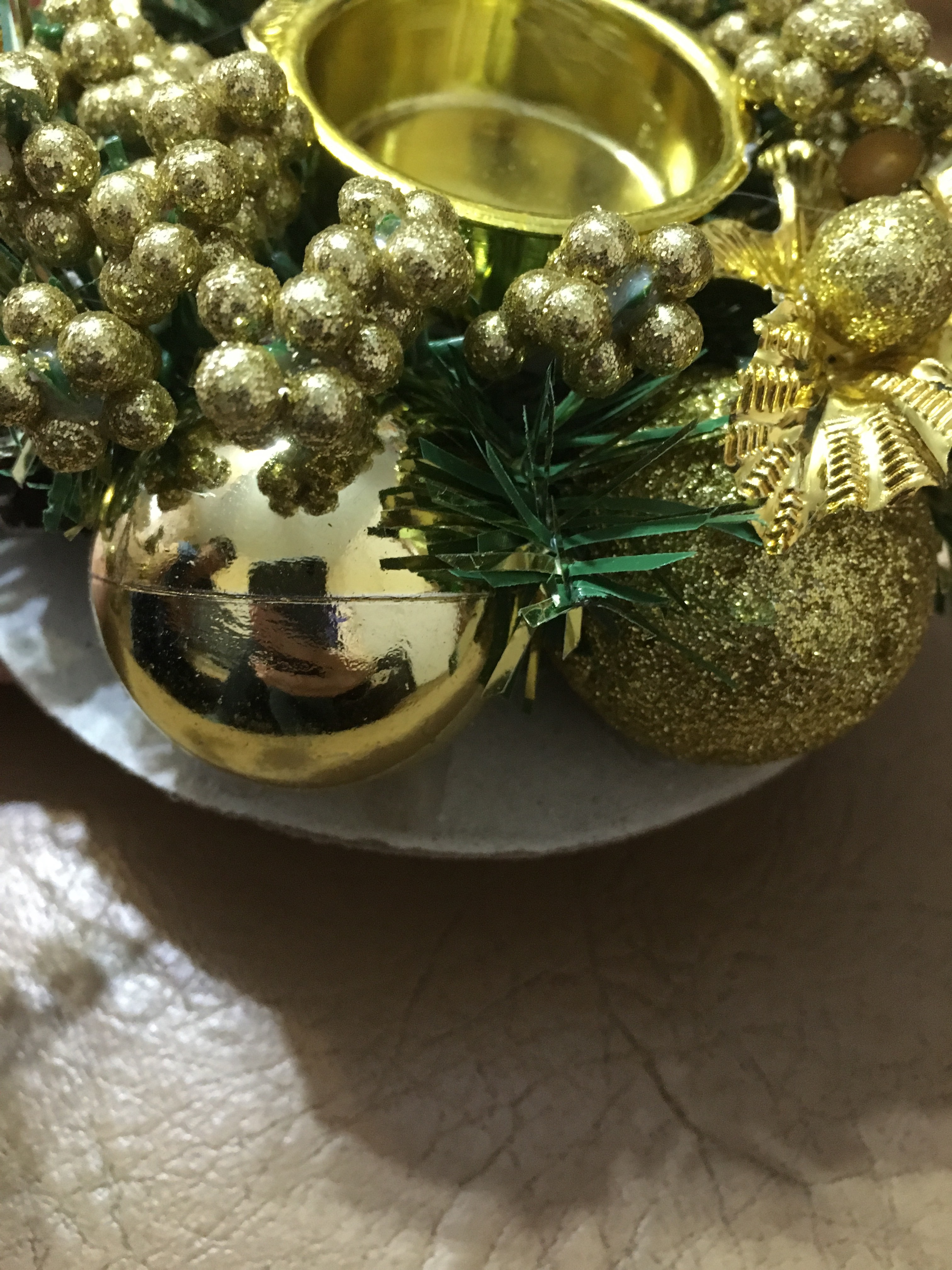 Фотография покупателя товара Подсвечник на одну свечу "Рождество" с шишками и золотыми шариками, 13х5 см отв d-4 см - Фото 2