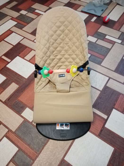 Фотография покупателя товара Шезлонг детский, кресло - качалка с игрушками для новорождённых «Крошка Я», цвет серый - Фото 3
