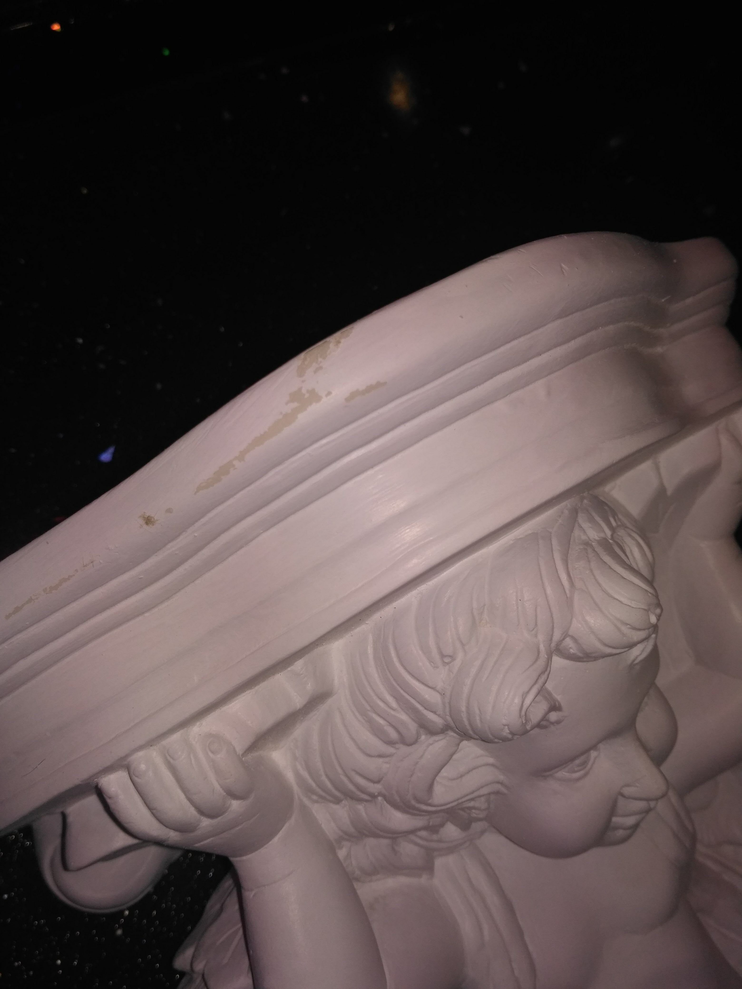 Фотография покупателя товара Кашпо настенное декоративное "Ангел'', бело-золотистое, гипс, 27х16х37 см - Фото 3