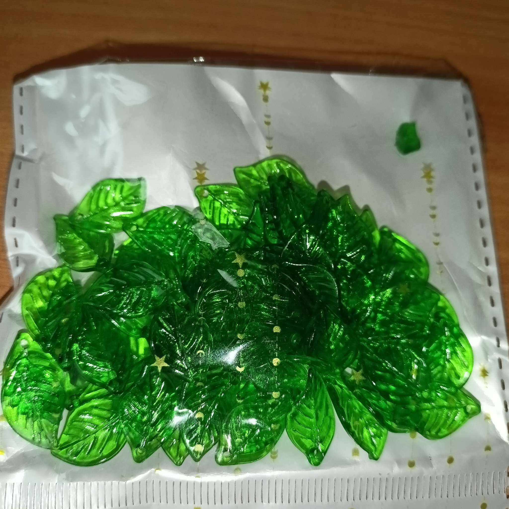 Фотография покупателя товара Декор для творчества пластик "Зелёный листик" набор  80 шт 1,4х0,8 см