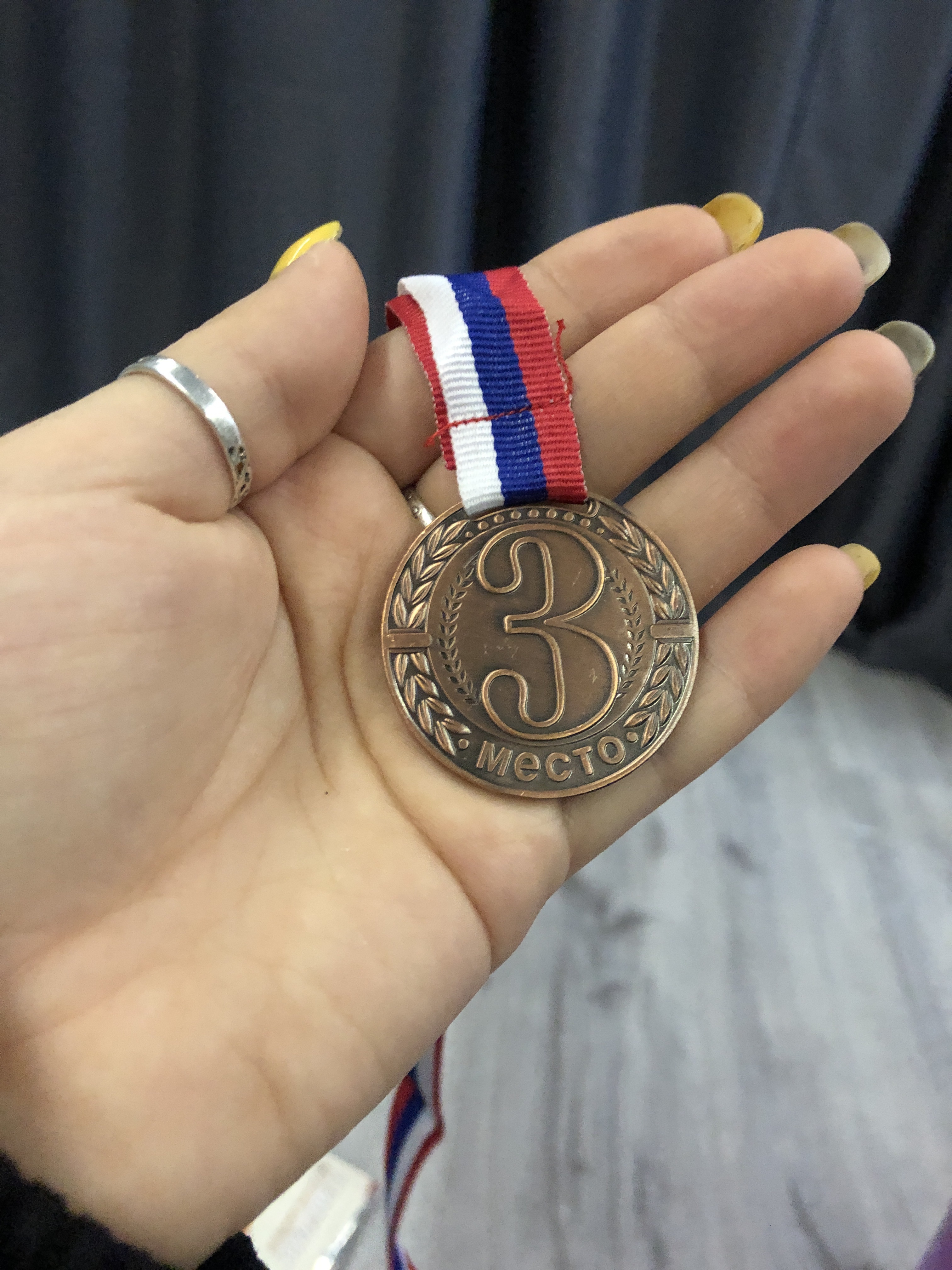 Фотография покупателя товара Медаль призовая 043, d= 4 см. 3 место. Цвет бронза. С лентой