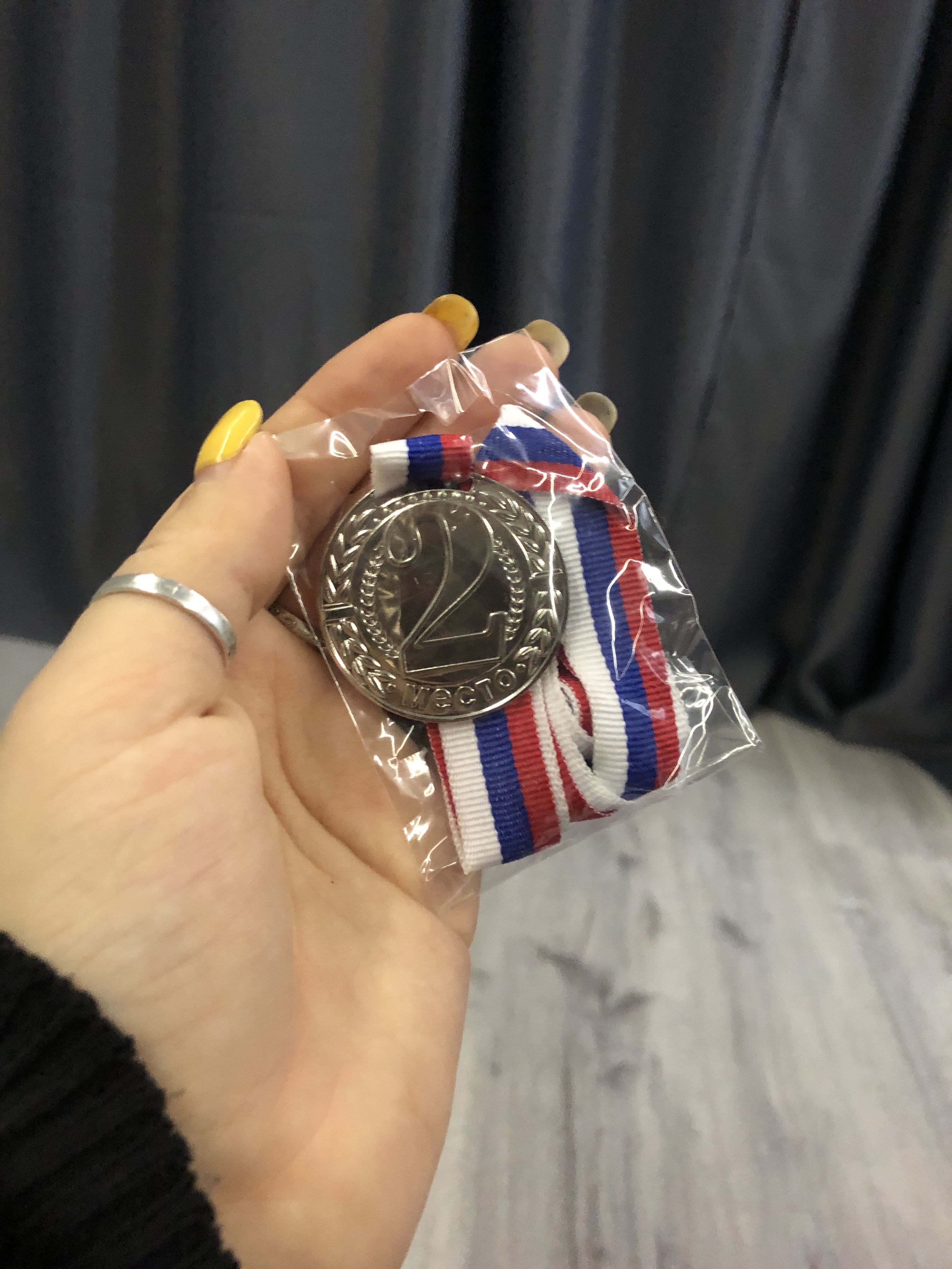 Фотография покупателя товара Медаль призовая 043, d= 4 см. 2 место. Цвет серебро. С лентой