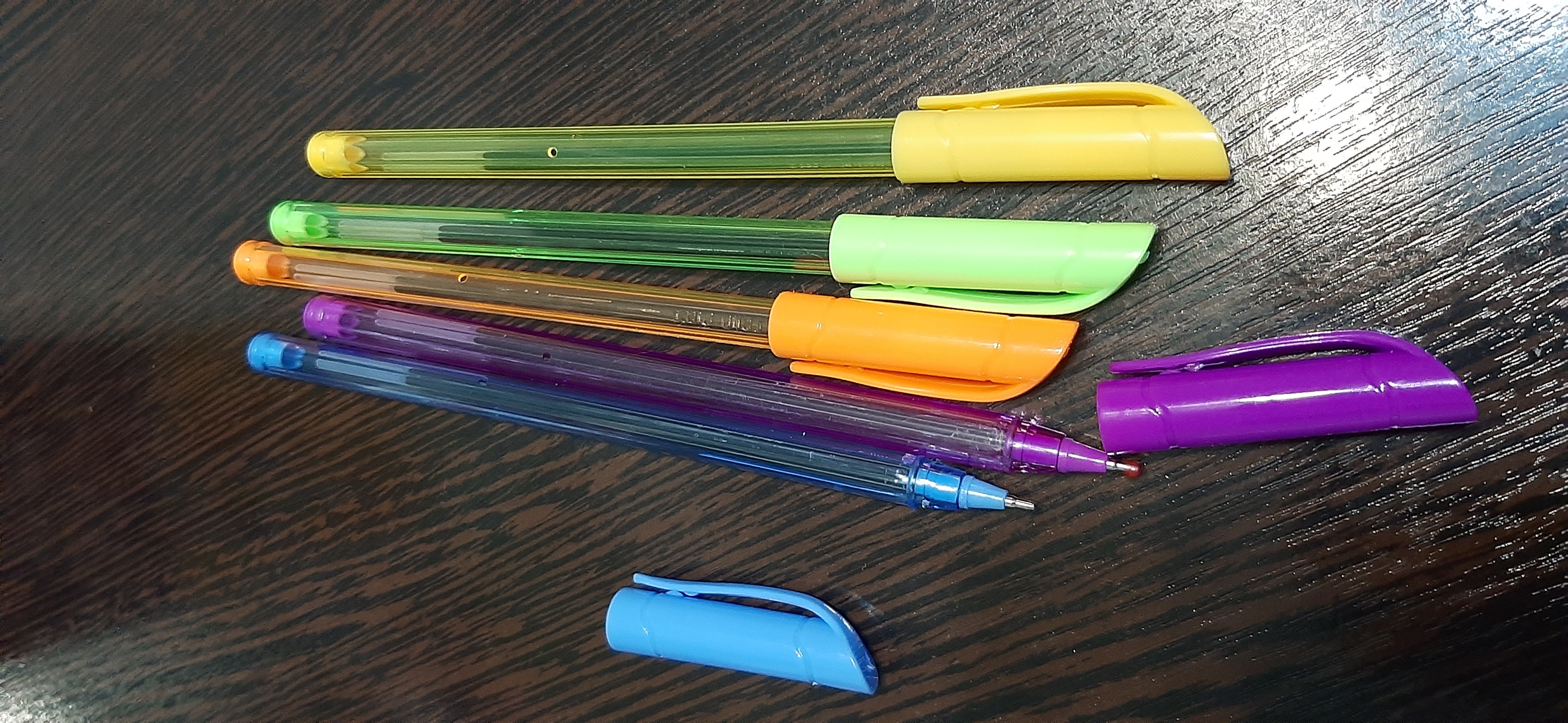 Фотография покупателя товара Ручка шариковая 0,5 мм, стержень синий, корпус МИКС тонированный, масляные чернила (штрихкод на штуке