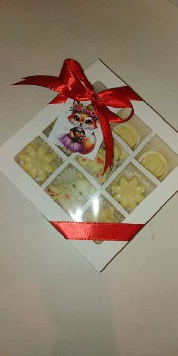 Фотография покупателя товара Коробка складная под 9 конфет, белая, 13,8 х 13,8 х 3,8 см - Фото 4