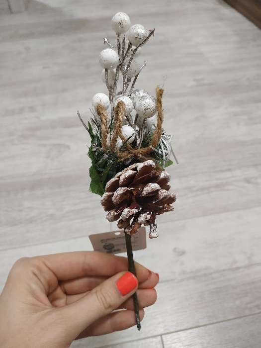 Фотография покупателя товара Декор "Зимнее чудо" шишка белые ягоды, 24 см - Фото 1