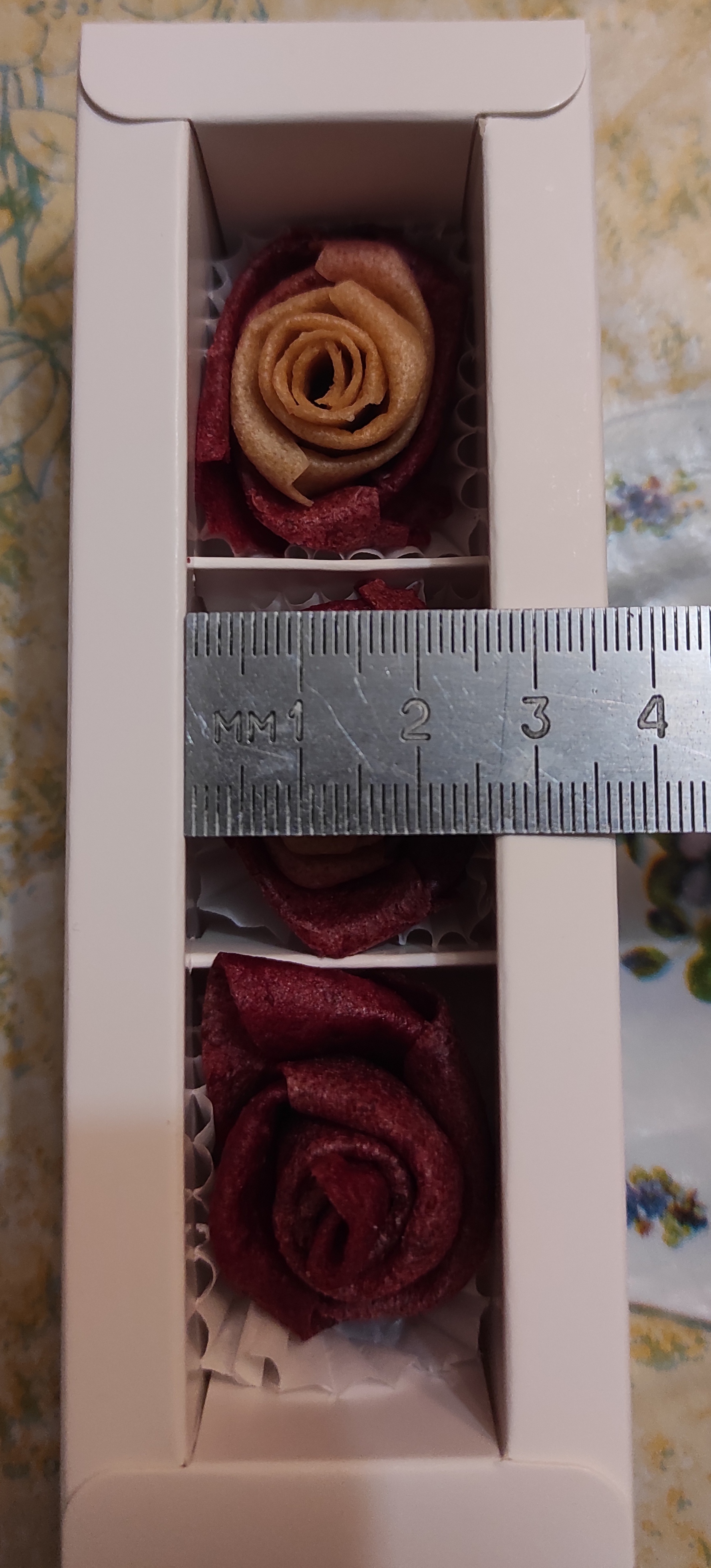 Фотография покупателя товара Коробка для 3 конфеты, с окном, белый 13×5×3.3 см - Фото 11