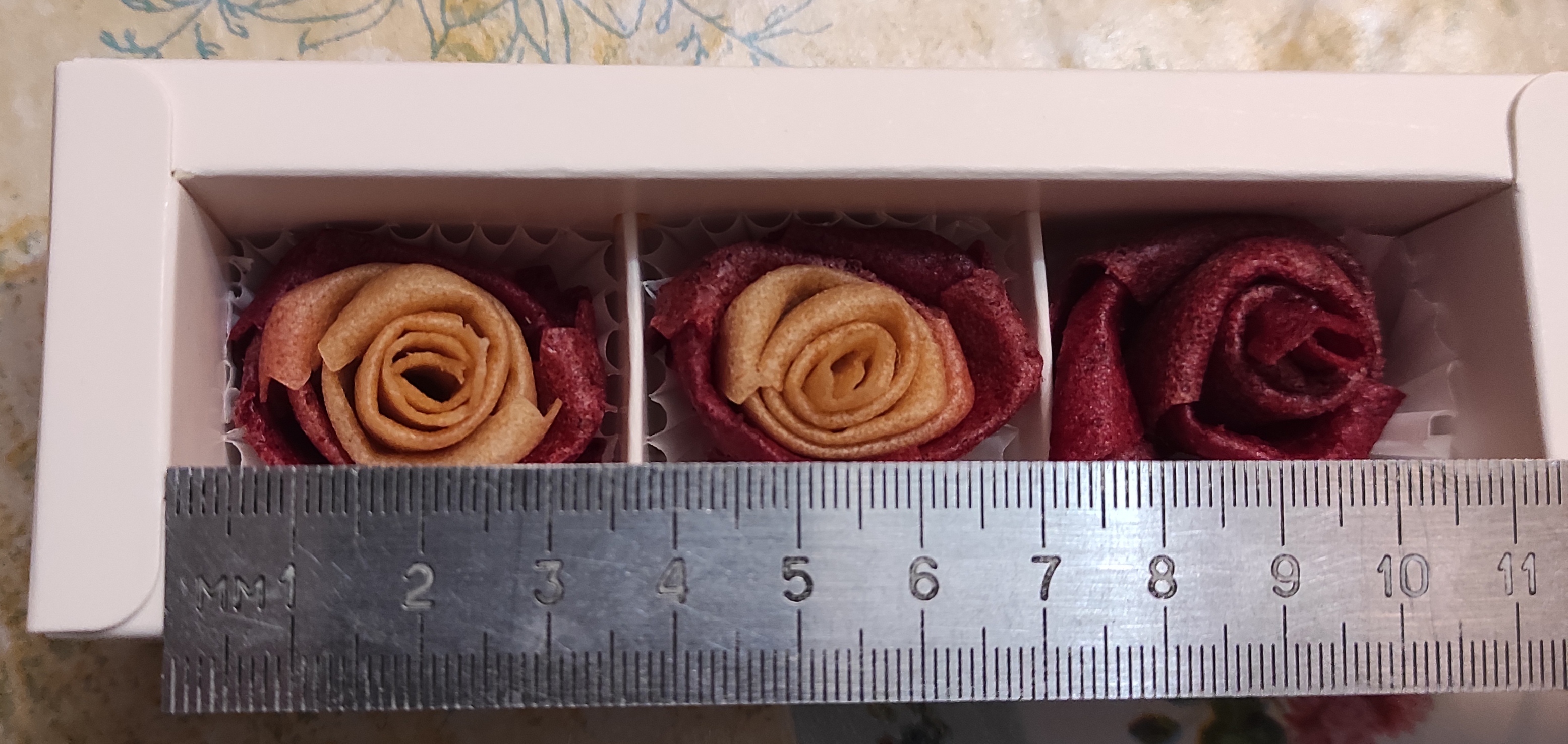 Фотография покупателя товара Коробка для 3 конфеты, с окном, белый 13×5×3.3 см - Фото 9