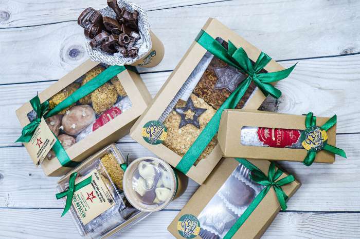 Фотография покупателя товара Коробка складная, с окном крафт, 20×20×4 см - Фото 31