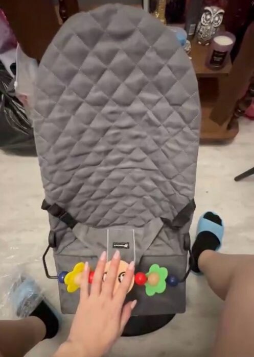 Фотография покупателя товара Шезлонг детский, кресло - качалка с игрушками для новорождённых «Крошка Я», цвет серый - Фото 6