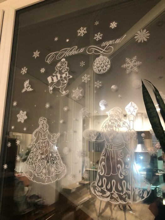 Фотография покупателя товара Наклейка для окон «Дед Мороз и Снегурочка», многоразовая, 50 × 70 см - Фото 9