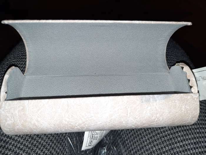 Фотография покупателя товара Футляр для очков на магните, 15.5 см х 3.5 см х 6 см, салфетка, цвет бежевый - Фото 1