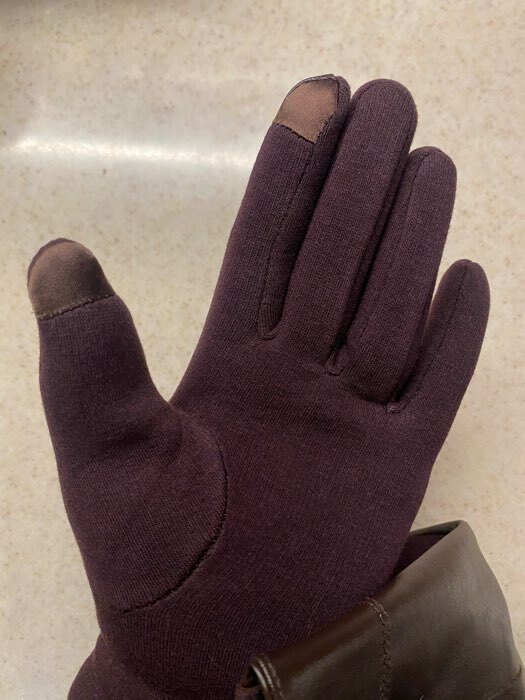 Фотография покупателя товара Перчатки женские безразмерные, комбинированные, с утеплителем, для сенсорных экранов, цвет чёрный - Фото 2