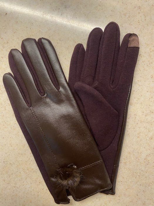 Фотография покупателя товара Перчатки женские безразмерные, комбинированные, с утеплителем, для сенсорных экранов, цвет чёрный - Фото 3