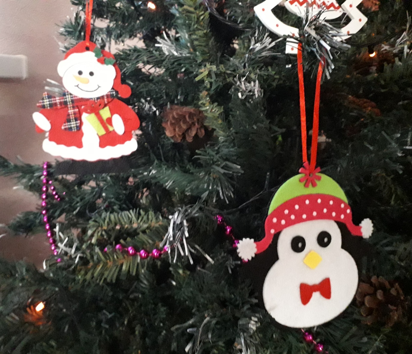Фотография покупателя товара Набор для творчества - создай ёлочное украшение из фетра «Снеговик с подарком» - Фото 6