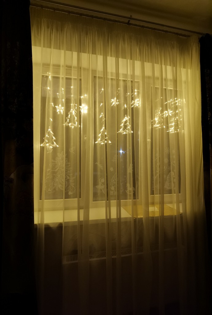 Фотография покупателя товара Гирлянда «Бахрома» 2.4 × 0.9 м с насадками «Снежинки», IP20, прозрачная нить, 150 LED, свечение мульти, 8 режимов, 220 В - Фото 27