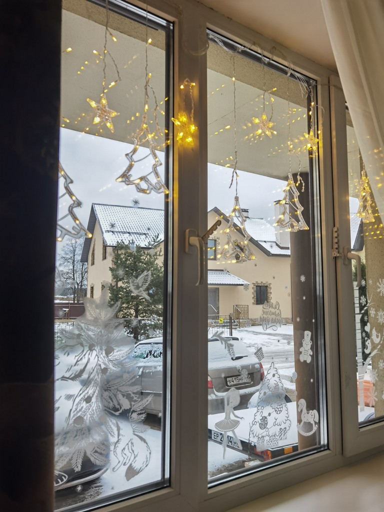 Фотография покупателя товара Гирлянда «Бахрома» 2.4 × 0.9 м с насадками «Снежинки», IP20, прозрачная нить, 150 LED, свечение мульти, 8 режимов, 220 В - Фото 28