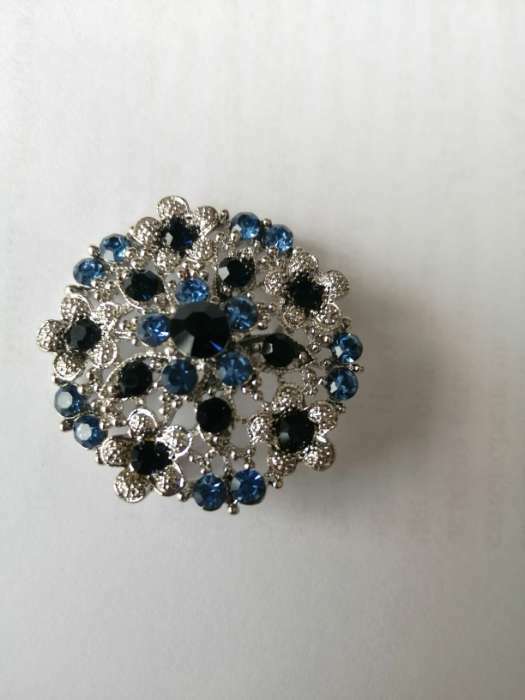 Фотография покупателя товара Брошь «Императрица» круг, цвет голубой в серебре - Фото 1