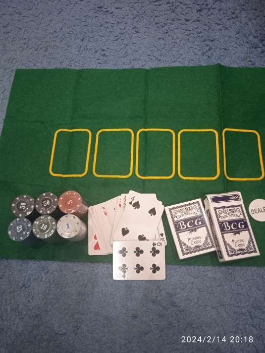 Фотография покупателя товара Покер, набор для игры (карты 2 колоды, фишки 120 шт.), с номиналом, 40 х 60 см