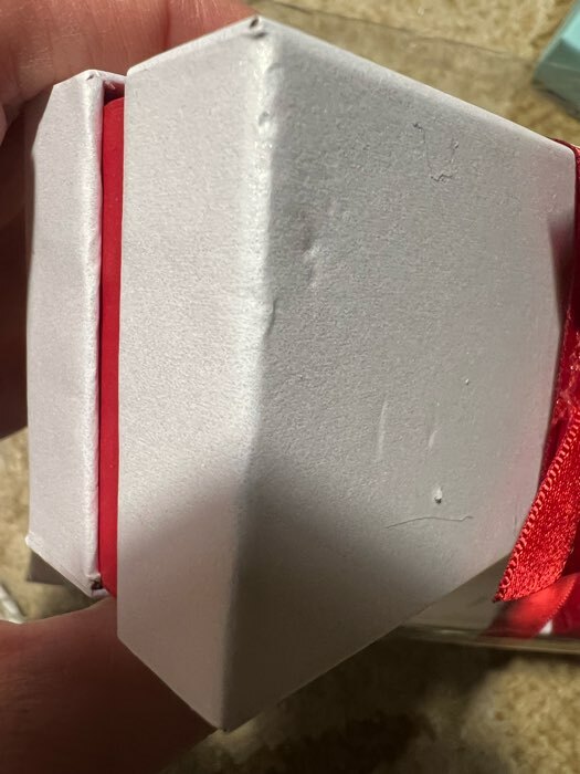 Фотография покупателя товара Коробочка подарочная под набор "Рафаэлло", 5x8, цвет бело-красный (размер полезной части 4,5х7,5 см) - Фото 1