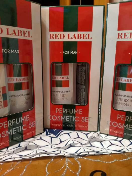 Фотография покупателя товара Подарочный набор мужской Red Label, гель для душа 250 мл, парфюмерная вода, 30 мл - Фото 2