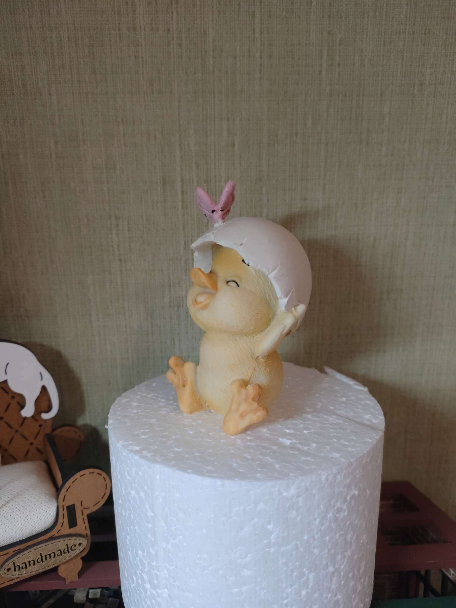 Фотография покупателя товара Фигурка полистоун «Утёнок со скорлупой и бабочкой», 6.5×5.5×8.5 см - Фото 5