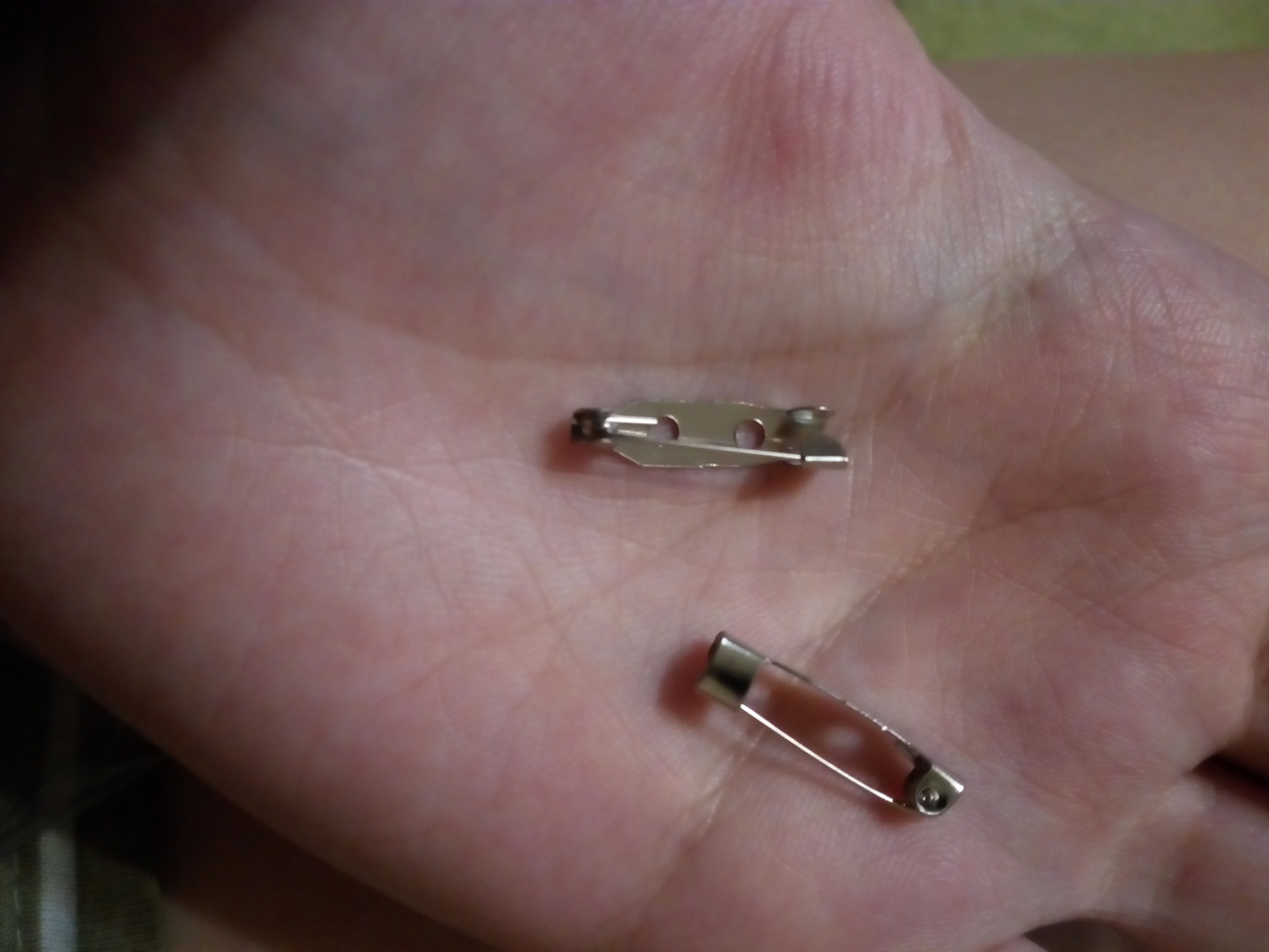 Фотография покупателя товара Основа для творчества «Значок с булавкой», фурнитура, набор 60 шт., под серебро, 0.5×2 см - Фото 8