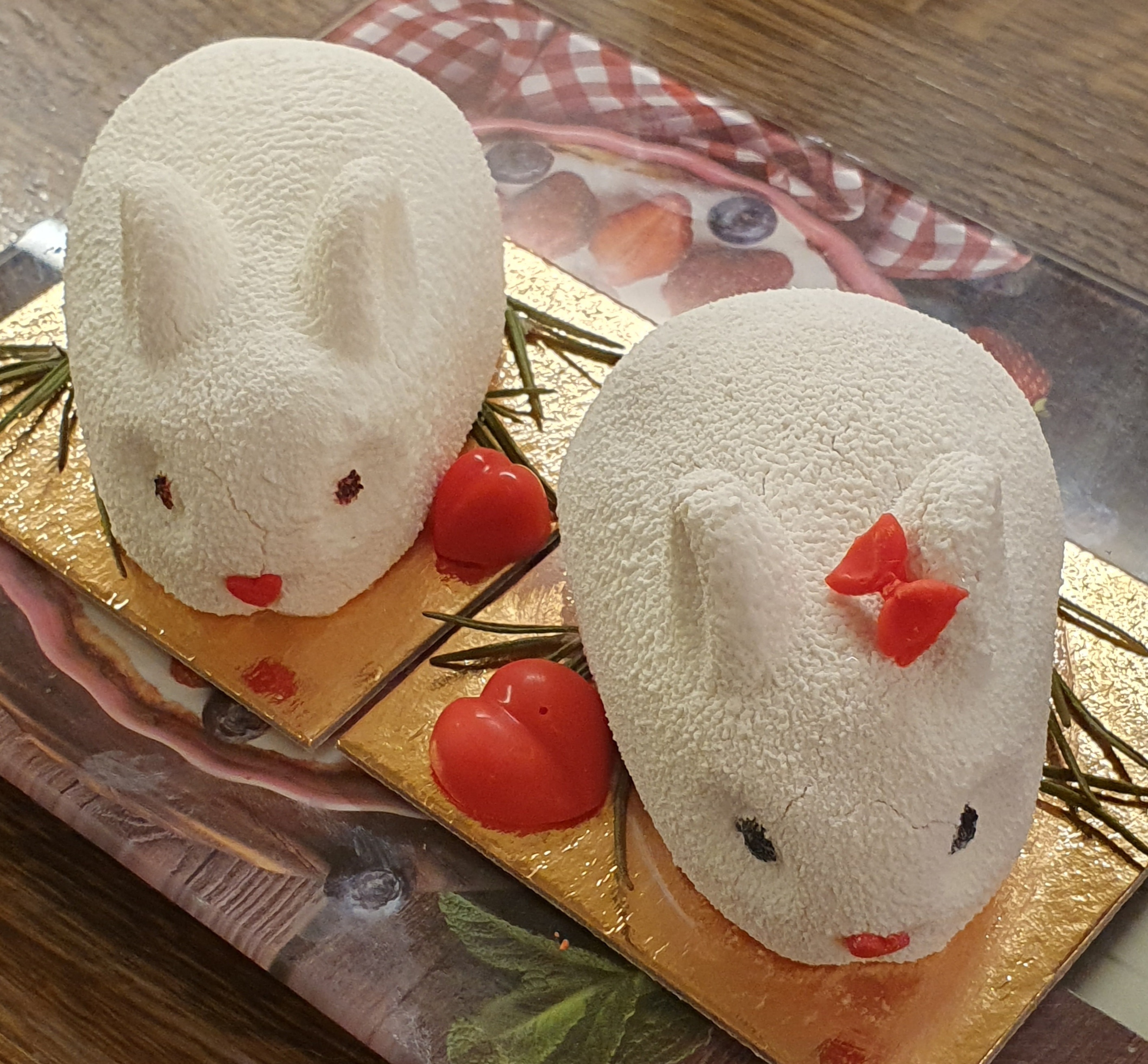 Фотография покупателя товара Форма для муссовых десертов и выпечки KONFINETTA «Кролик», силикон, 29×17,2×4,3 см, 6 ячеек (8,5×5,5), цвет белый - Фото 12