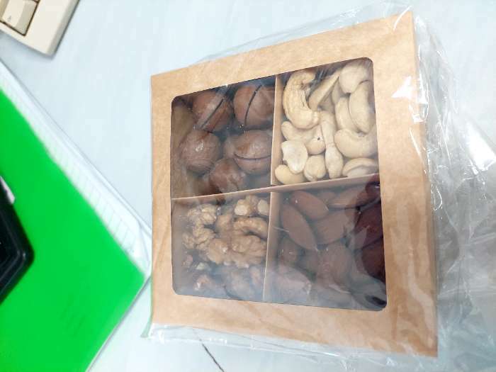 Фотография покупателя товара Коробка складная под 4 конфеты с окном, крафт, 12.6 х 12.6 х 3.5 см - Фото 5