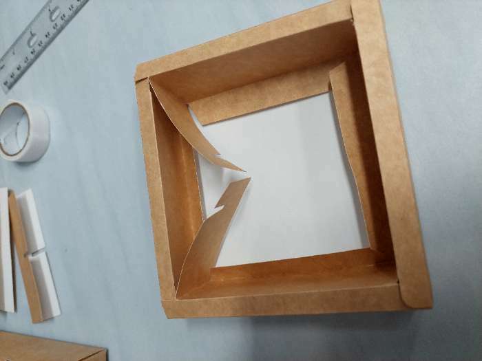 Фотография покупателя товара Коробка складная под 4 конфеты с окном, крафт, 12.6 х 12.6 х 3.5 см - Фото 3