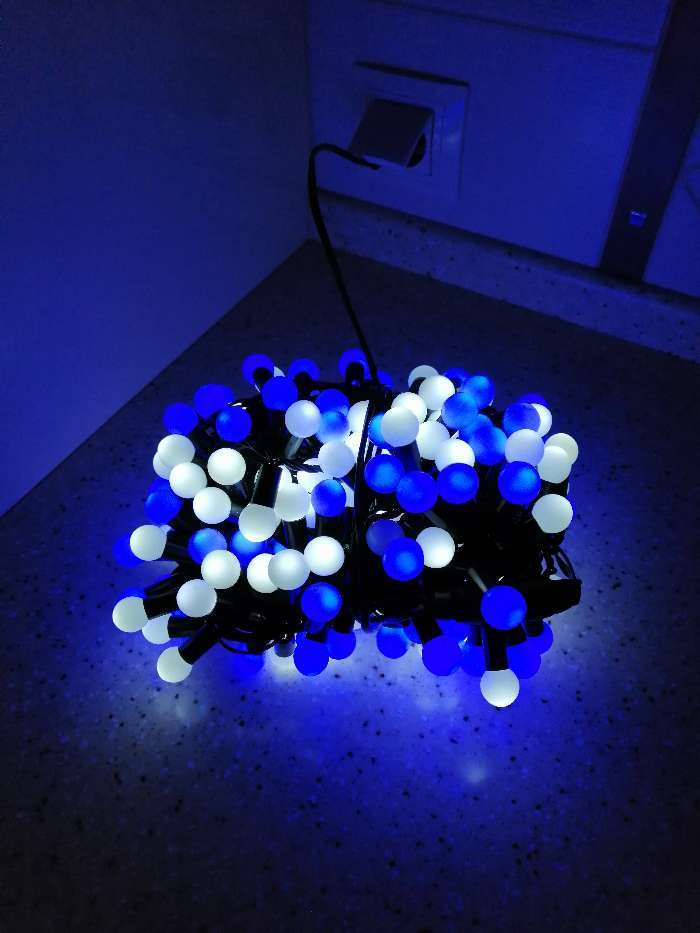 Фотография покупателя товара Гирлянда «Нить» 20 м с насадками «Шарики 1.5 см», IP44, тёмная нить, 200 LED, свечение бело-синее, мигание, 220 В - Фото 15