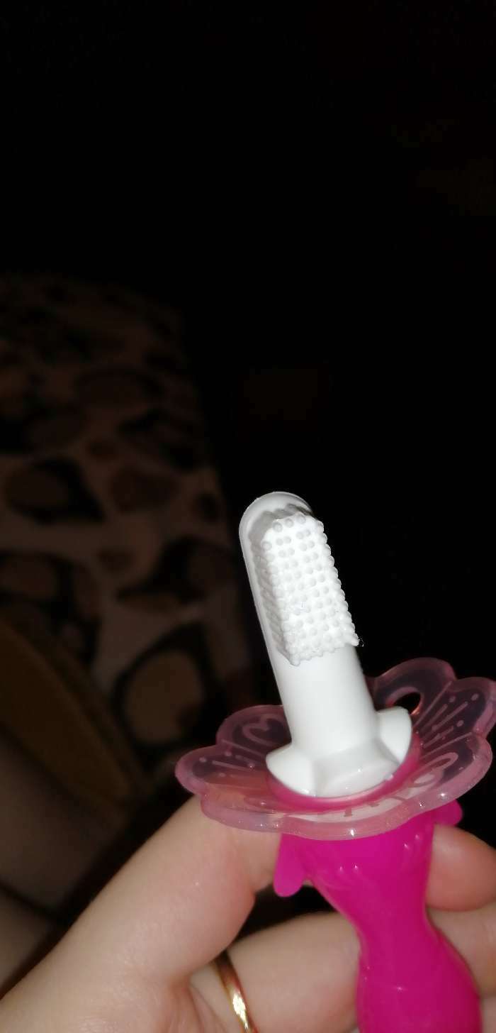 Фотография покупателя товара Детская зубная щетка-массажер, «Морской конёк», силиконовая, с ограничителем, от 3 мес., цвет МИКС - Фото 7