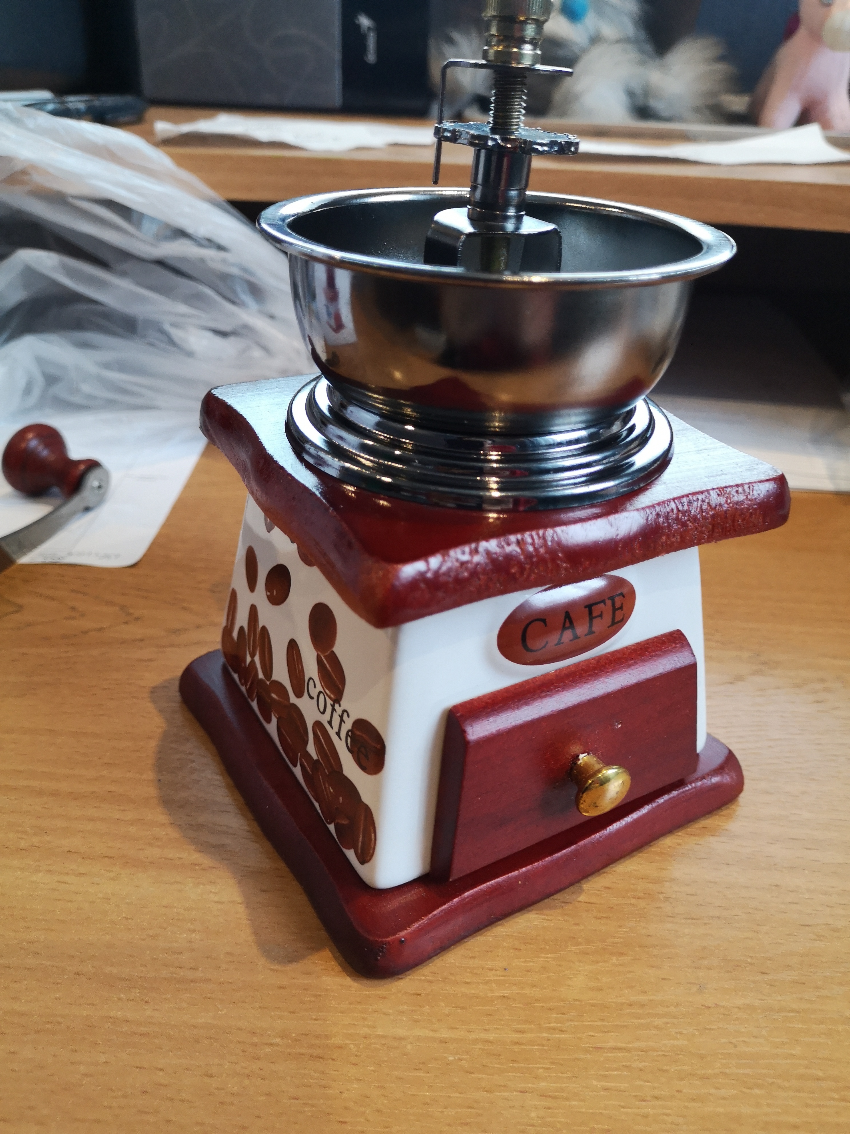 Фотография покупателя товара Кофемолка ручная «Кофейные зёрна», 10×10×18 см, керамический корпус