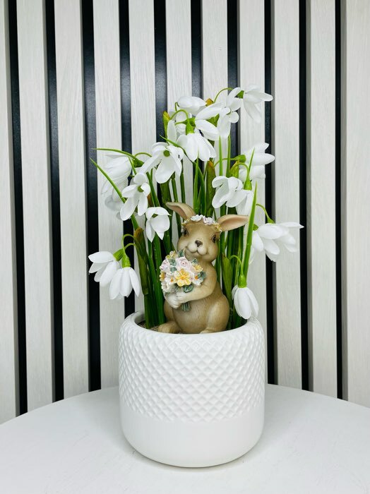 Фотография покупателя товара Сувенир полистоун "Кролик в цветочном венке и букетом цветов" 11х7,5х7,5 см - Фото 2