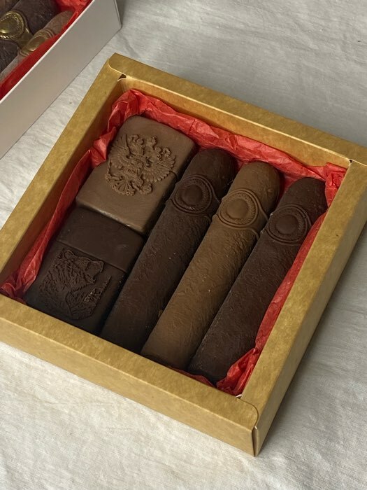 Фотография покупателя товара Коробка складная под 9 конфет, крафт, 13,8 х 13,8 х 3,8 см - Фото 6