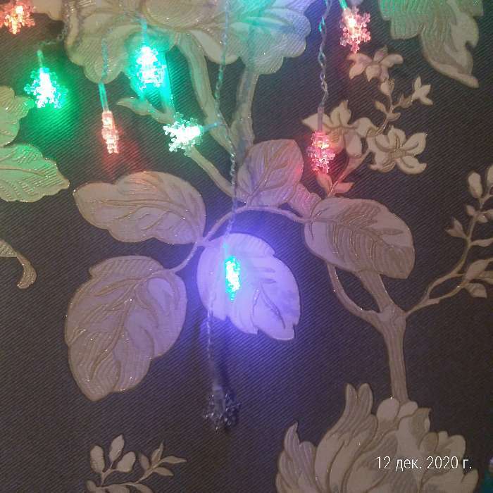Фотография покупателя товара Гирлянда «Бахрома» 1.8 × 0.5 м с насадками «Снежинки», IP20, прозрачная нить, 48 LED, свечение мульти (RG/RB), мигание, 220 В - Фото 8