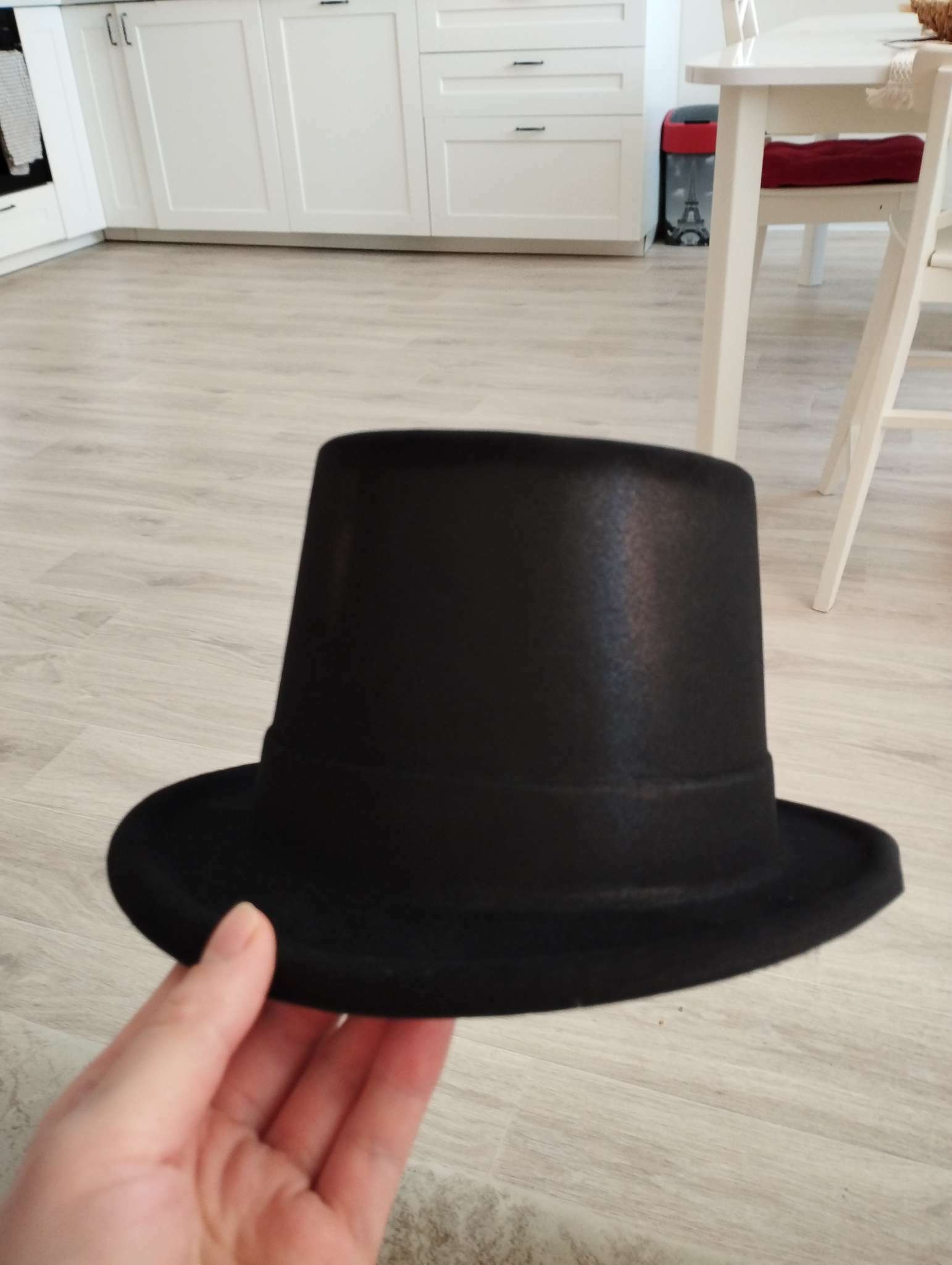 Фотография покупателя товара Карнавальная шляпа «Цилиндр», р-р 56, цвет чёрный - Фото 4