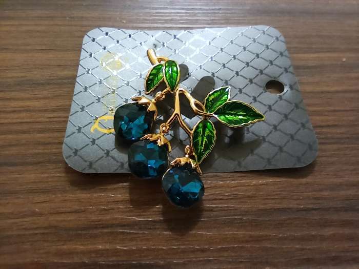 Фотография покупателя товара Брошь «Ягоды», цвет сине-зелёный в золоте - Фото 5