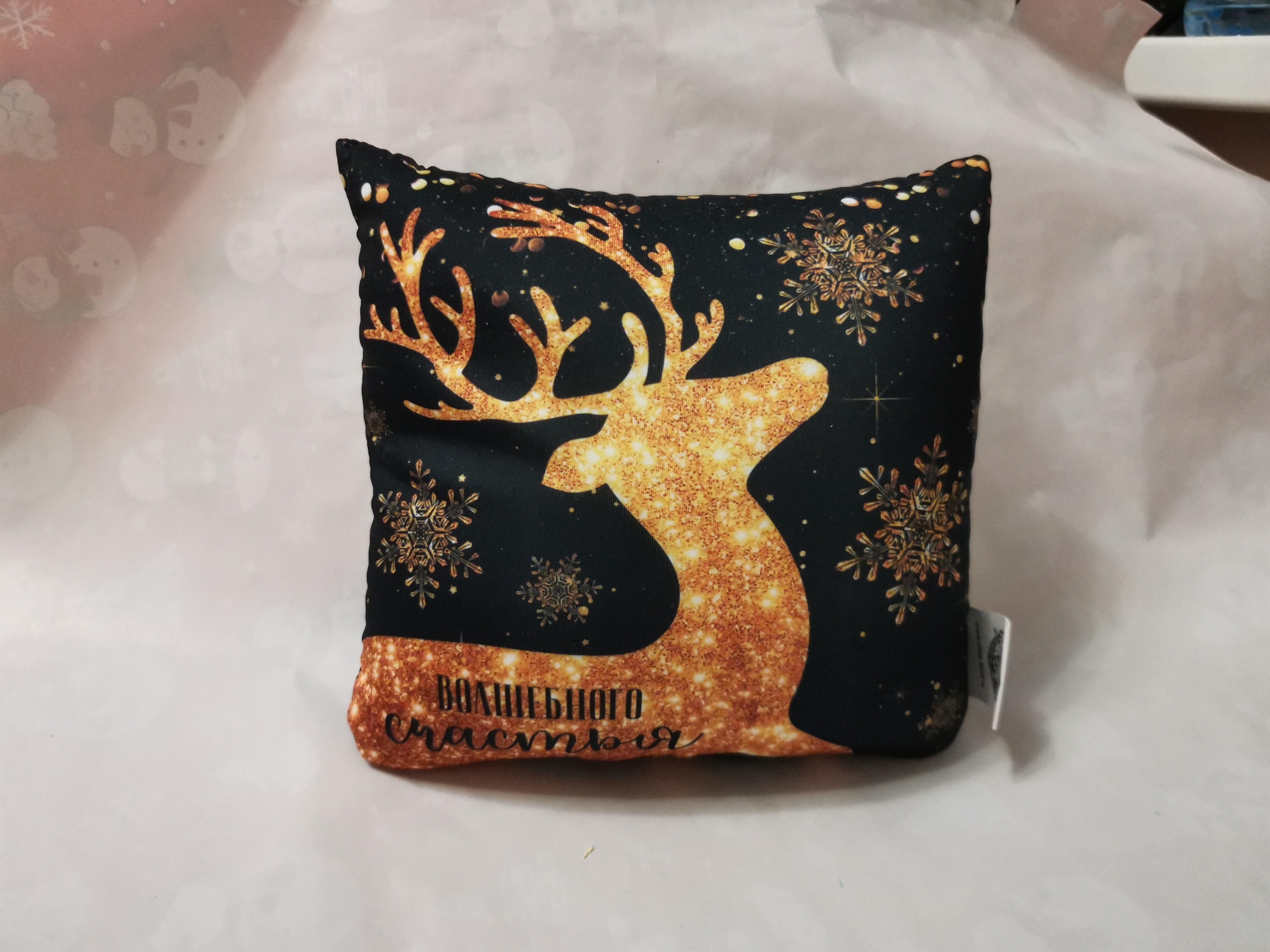 Фотография покупателя товара Новогодняя подушка-антистресс «Волшебного счастья», золотой олень, 23 х 23 см.