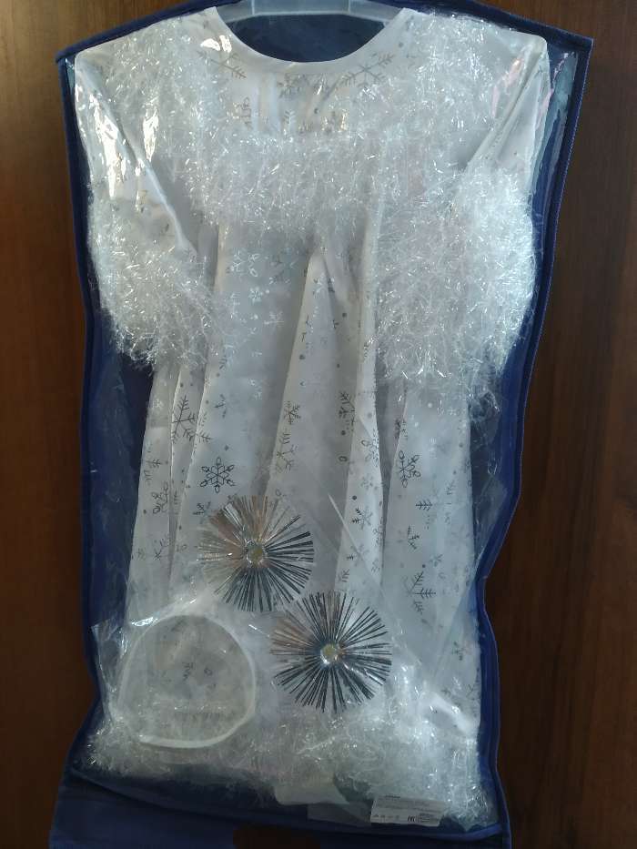 Фотография покупателя товара Карнавальный костюм «Снежинка белая», платье со снежинками, ободок, р. 98-104 см - Фото 1