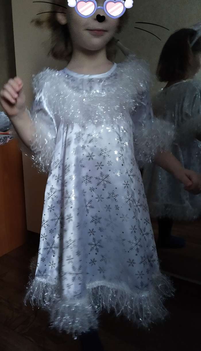 Фотография покупателя товара Карнавальный костюм «Снежинка белая», платье со снежинками, ободок, р. 98-104 см - Фото 2