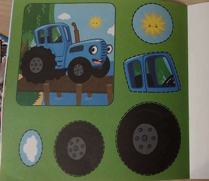 Фотография покупателя товара Аппликации «Синий трактор: Морские жители», 16 стр., 19 × 19 см